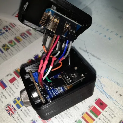 CO2 Meter - Air quality monitor with ESP32 microcontroller